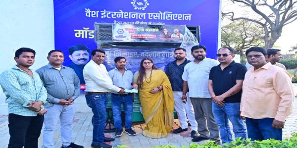 13 families delighted to receive modern cart and a cheque of Rs 10k