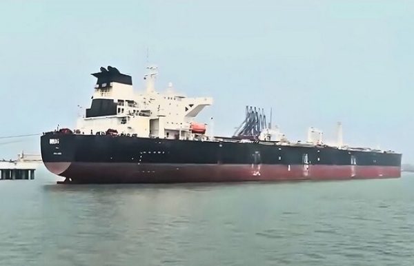 Crude Triumph: Saudi Oil Tanker Defies Hormuz Peril to Dock Safely in Mumbai Crude Triumph: Saudi Oil Tanker Defies Hormuz Peril to Dock Safely in Mumbai