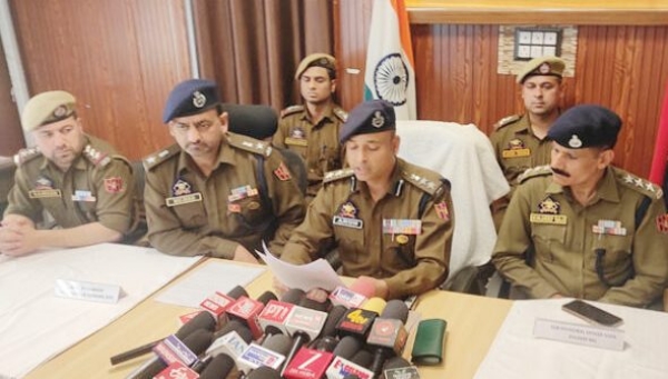 Police cracks murder case, arrests accused from Telangana Police cracks murder case, arrests accused from Telangana