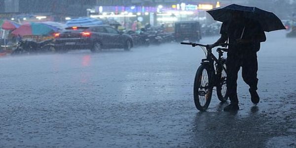 Thunderstorms, gusty winds likely in north Kerala ,high waves alert issued along coast