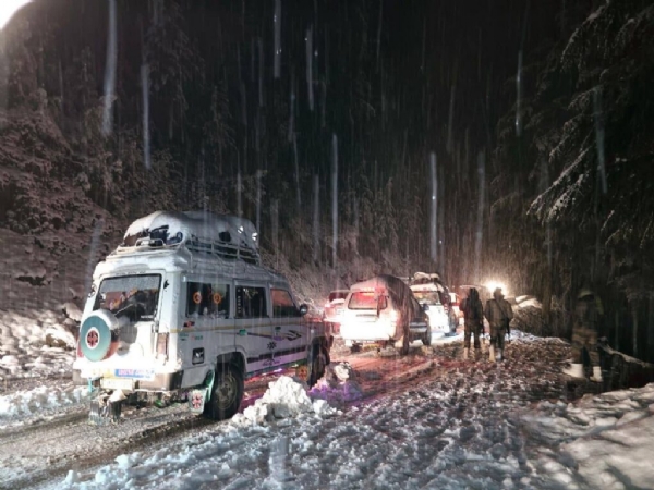 One Dead In Landslide, 235 Rescued Amid Heavy Snowfall In J&K’s Kishtwar