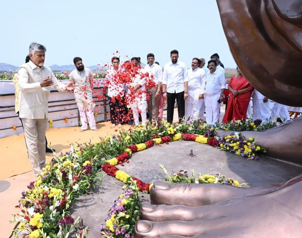 Andhra CM Unveils 58-Foot Bronze Statue of Potti Sriramulu in Amaravati