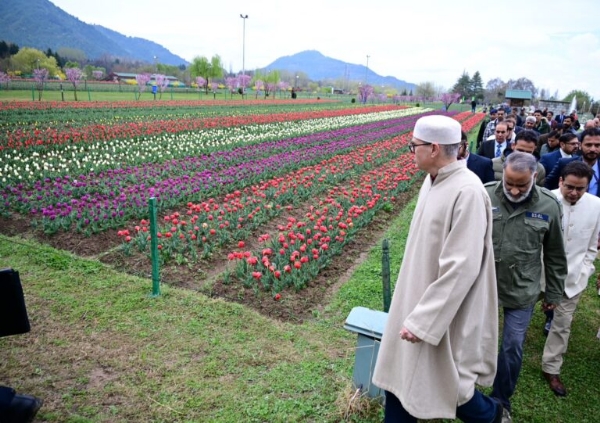 Omar Abdullah Throws Open Asia’s Largest Tulip Garden In Srinagar For Visitors