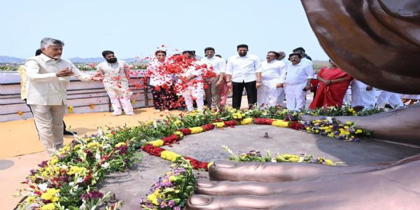 Andhra CM Unveils 58-Foot Bronze Statue of Potti Sriramulu in Amaravati