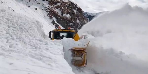 Fresh Snowfall In Higher Reaches Of Kashmir