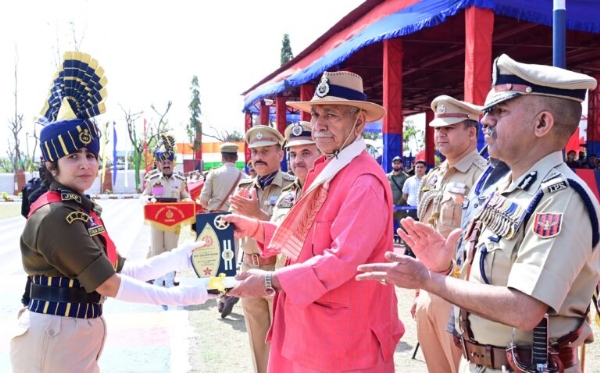 LG Manoj Sinha Reviews Passing Out Parade At Talwara, Extends Wishes To J&K Police Recruits