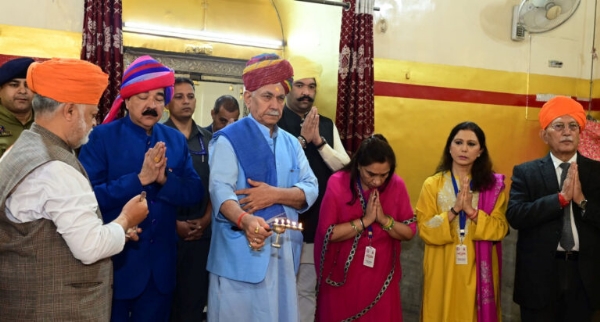 LG Manoj Sinha Joins Shri Raghunath Ji’s Jammu Aarti