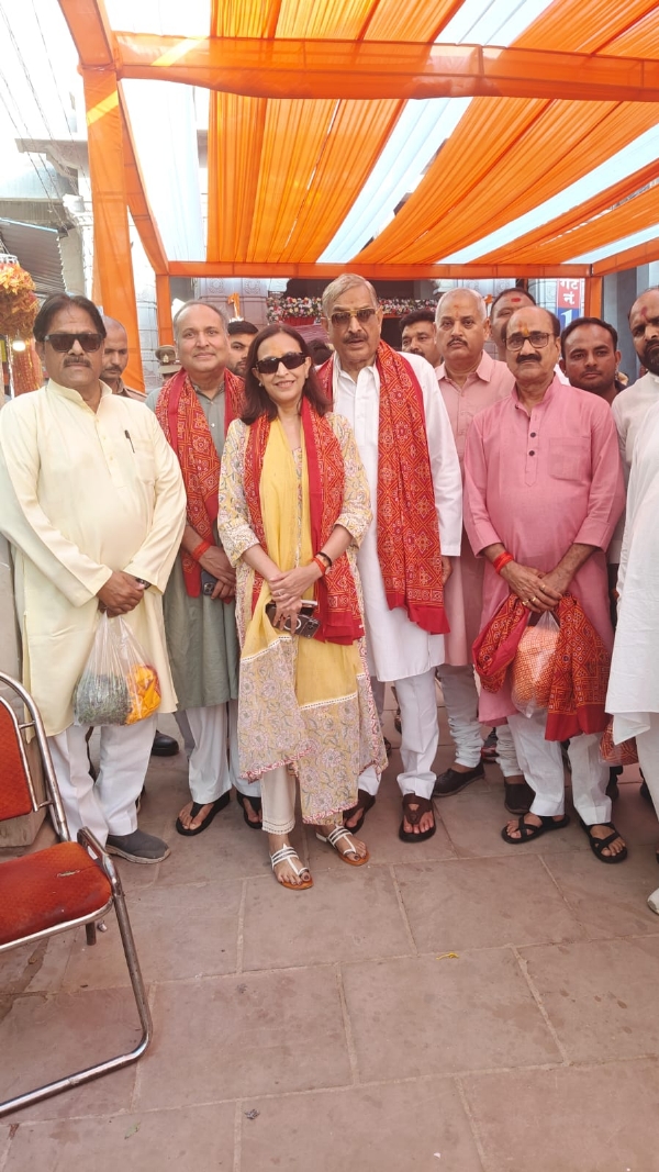 Pramod Tiwari prayed for the prosperity of the nation by visiting Maa Vindhyavasini Devi