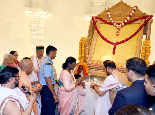 President Draupadi Murmu installed the Shri Ram Yantra