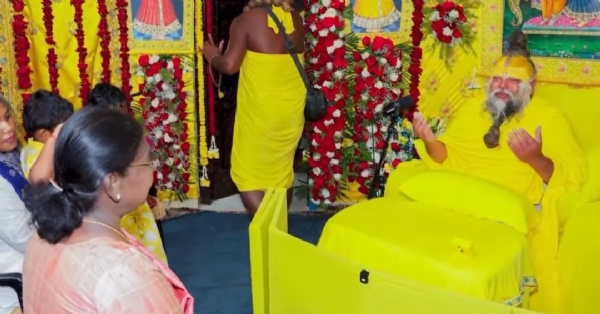 President Murmu meets saint Premanand Ji Maharaj for darshan at Vrindavan ashram.