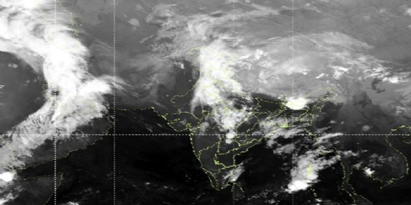 Intermittent Rain Grips Delhi as Thunderstorm Alerts Sweep 19 States