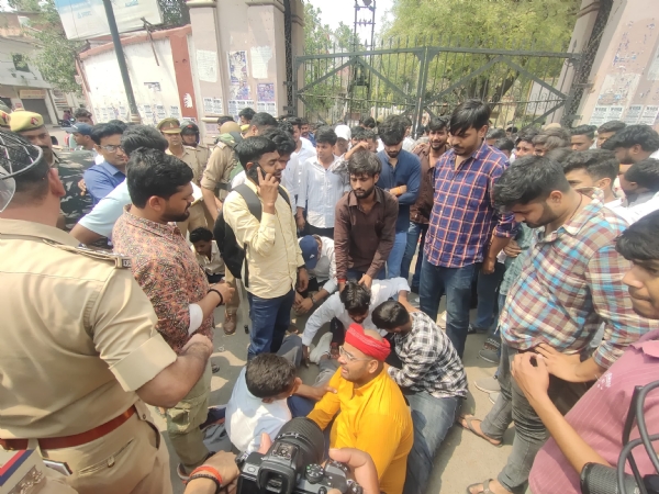 Police officers who arrived at the scene calmed the angry students