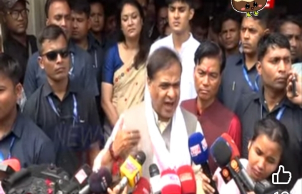 Assam CM Dr Himanta Biswa Sarma talking to media मुख्यमंत्री डॉ हिमंत बिस्व सरमा पत्रकारों से बातचीत करते हुए