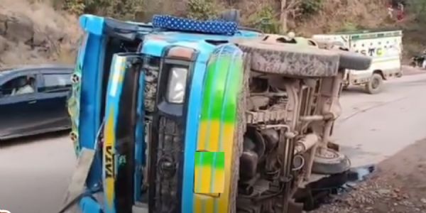 Two injured in tractor-car collision at Akhnoor