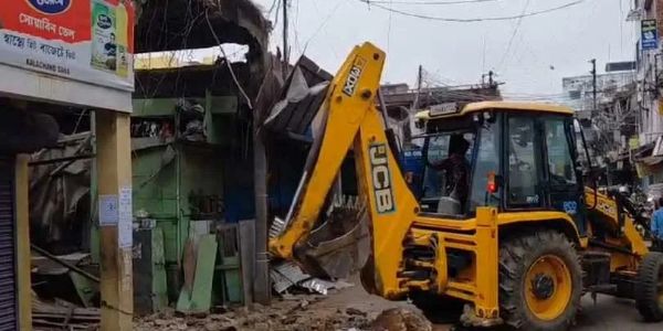 One killed, several injured as market roof collapses in Malda