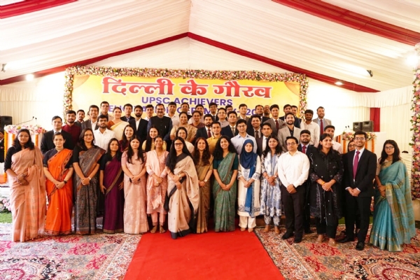 Delhi CM Rekha Gupta Meets UPSC Success Stories at Jan Seva Sadan