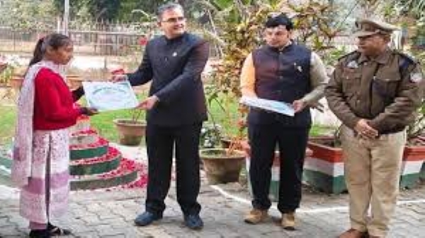 Uttar Pradesh Chief Minister Yogi Adityanath hailed Tanu Singh (18) of Prayagraj