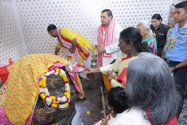 President Droupadi Murmu worshiped at the Danghati Temple in Govardhan