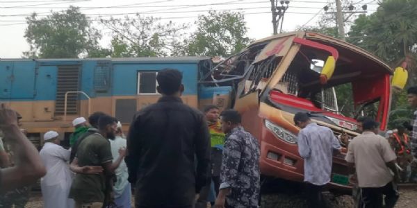 12 Dead, 20 Injured as Train Collides with Bus at Bangladesh Level Crossing
