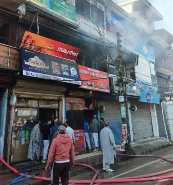 2 shops gutted in Baramulla