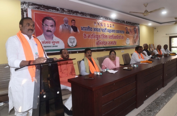 Sanjay Gupta addressing newly appointed District Working Committee office bearers and workers Sanjay Gupta addressing newly appointed District Working Committee office bearers and workers
