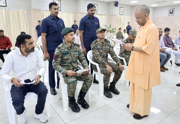 Yogi Adityanath promised Army jawans attending the Janata Darshan Yogi Adityanath promised Army jawans attending the Janata Darshan