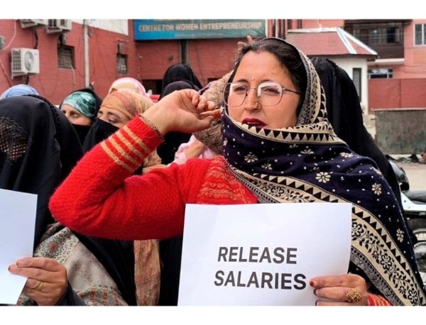 Disengaged ICDS helpers stage protest