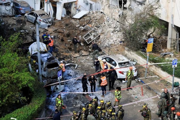 Iran Hezbollah Launch Coordinated Air Strikes on Israel Four Injured in Tel Aviv