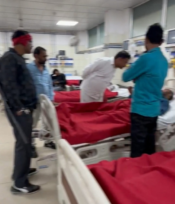 Party workers, visited Swarup Rani Hospital and Bailey Hospital to meet with the injured