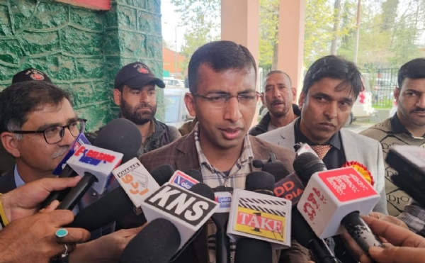 “Ignore Rumours; Essential Supplies Adequate, Security Under Constant Review”: Div Com Kashmir