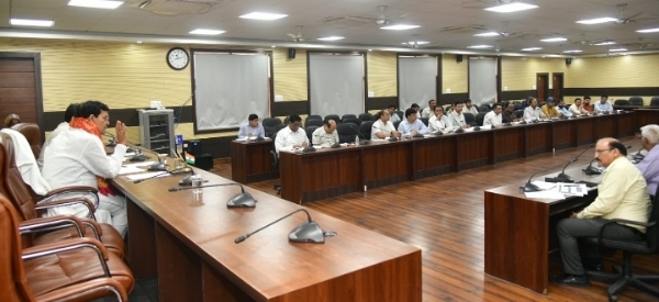 AK Sharma held meetings with the officials of the Municipal Corporation and the Energy Department