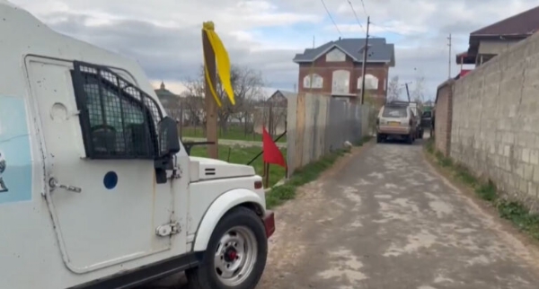 Kashmir EOW Conducts Raids In Srinagar, Budgam In COVID-Era Fund Siphoning Case Kashmir EOW Conducts Raids In Srinagar, Budgam In COVID-Era Fund Siphoning Case