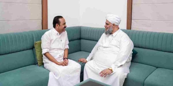 VD Satheesan meets Samastha leader Bukhari Thangal amid key poll signals