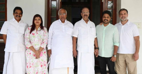 Sudhakaran family with Rahul,Kharge and Venugopal Sudhakaran family with Rahul,Kharge and Venugopal