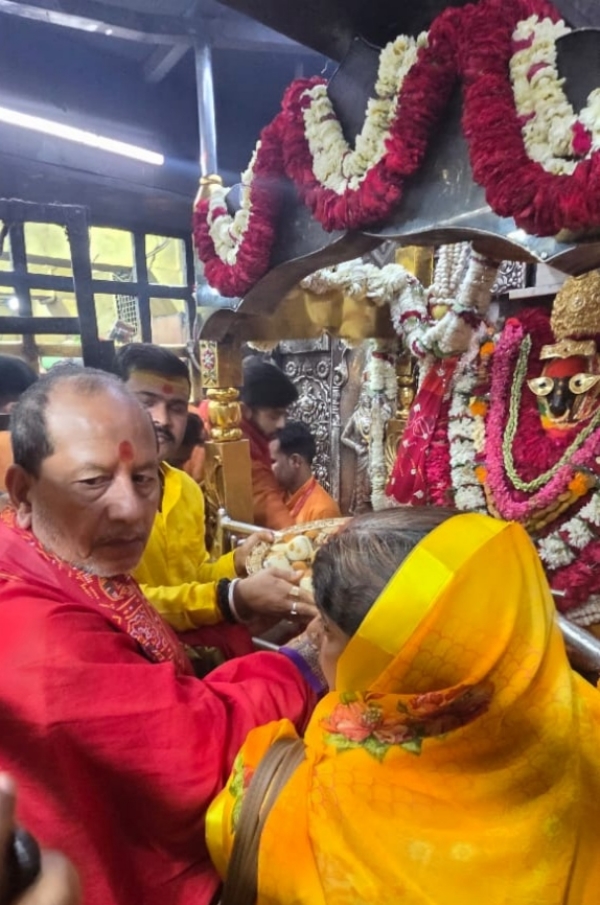 Vijay Kumar Sinha along with his wife reached Vindhyachal Dham