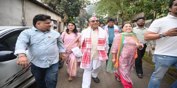 Vijay Gupta Conducts Door-to-Door Campaign in Central Guwahati