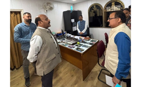 DyCM conducts surprise inspection of Chief Engineer PWD office
