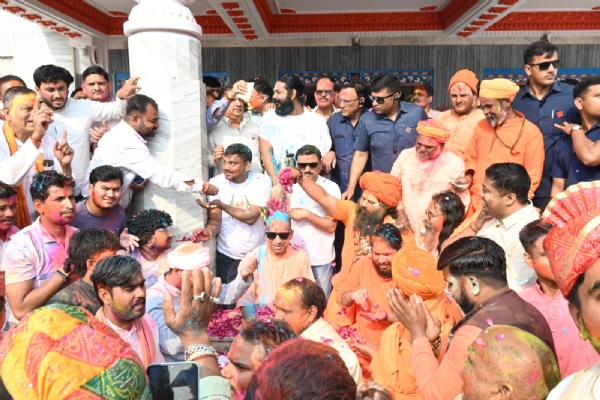 On Wednesday, Chief Minister Yogi addressing a large gathering On Wednesday, Chief Minister Yogi addressing a large gathering