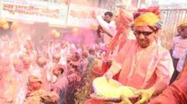 Chief Minister Yogi Adityanath, while traditionally inaugurating the Holi festival at the Gorakhnath Temple Chief Minister Yogi Adityanath, while traditionally inaugurating the Holi festival at the Gorakhnath Temple