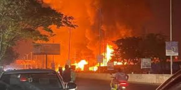 Telangana: Major Fire Guts Several Shops in Bachupally; Firefighters Battle Blaze for Five Hours