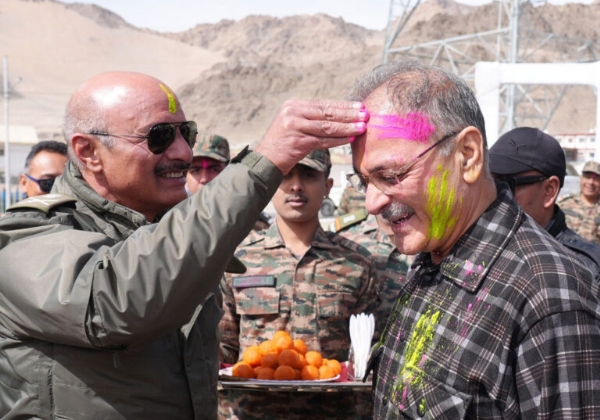 Ladakh L-G Kavinder Gupta Celebrates Holi With Soldiers In Leh