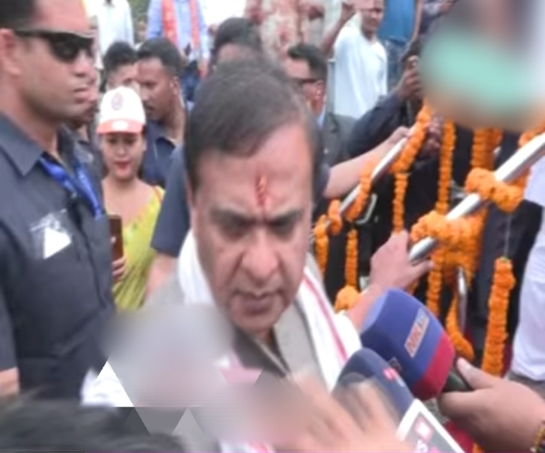 Assam chief minister Dr Himanta Biswa Sarma talking to media. असम के मुख्यमंत्री डॉ हिमंत बिस्व सरमा।