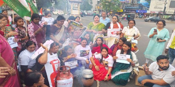 Odisha Mahila Congress Protests LPG Price Hike in Bhubaneswar