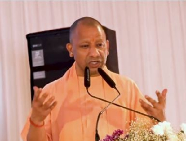 Chief Minister addressing gathering after inaugurating Yatharth Hospital