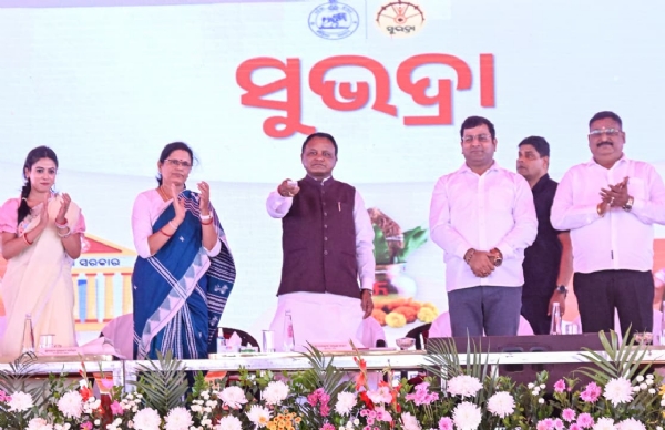 CM Mohan Charan Majhi distributes the fourth installment of the Subhadra Yojana in Puri on the occasion of International Women’s Day