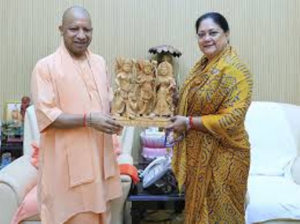 Yogi Adityanath extends birthday wishes to Vasundhara Raje (file photo)