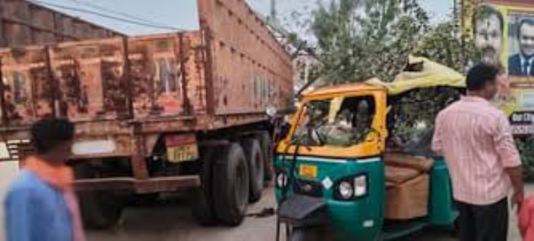 A speeding truck slammed an auto rickshaw, killing 3 people