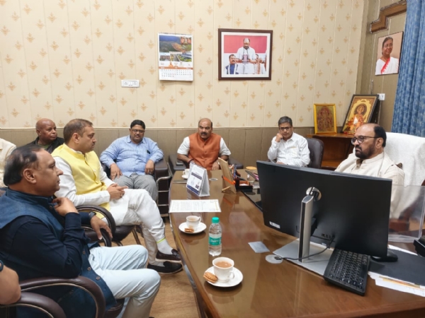 ): State Higher Education Minister Yogendra Upadhyay held a review meeting