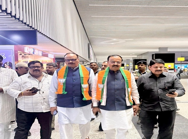 Both Chief Ministers were headed to Kolkata for a party gathering
