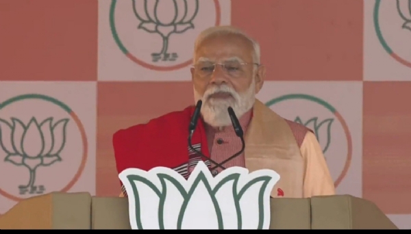 PM Narendra Modi Addressing a huge rally in Gogamukh.